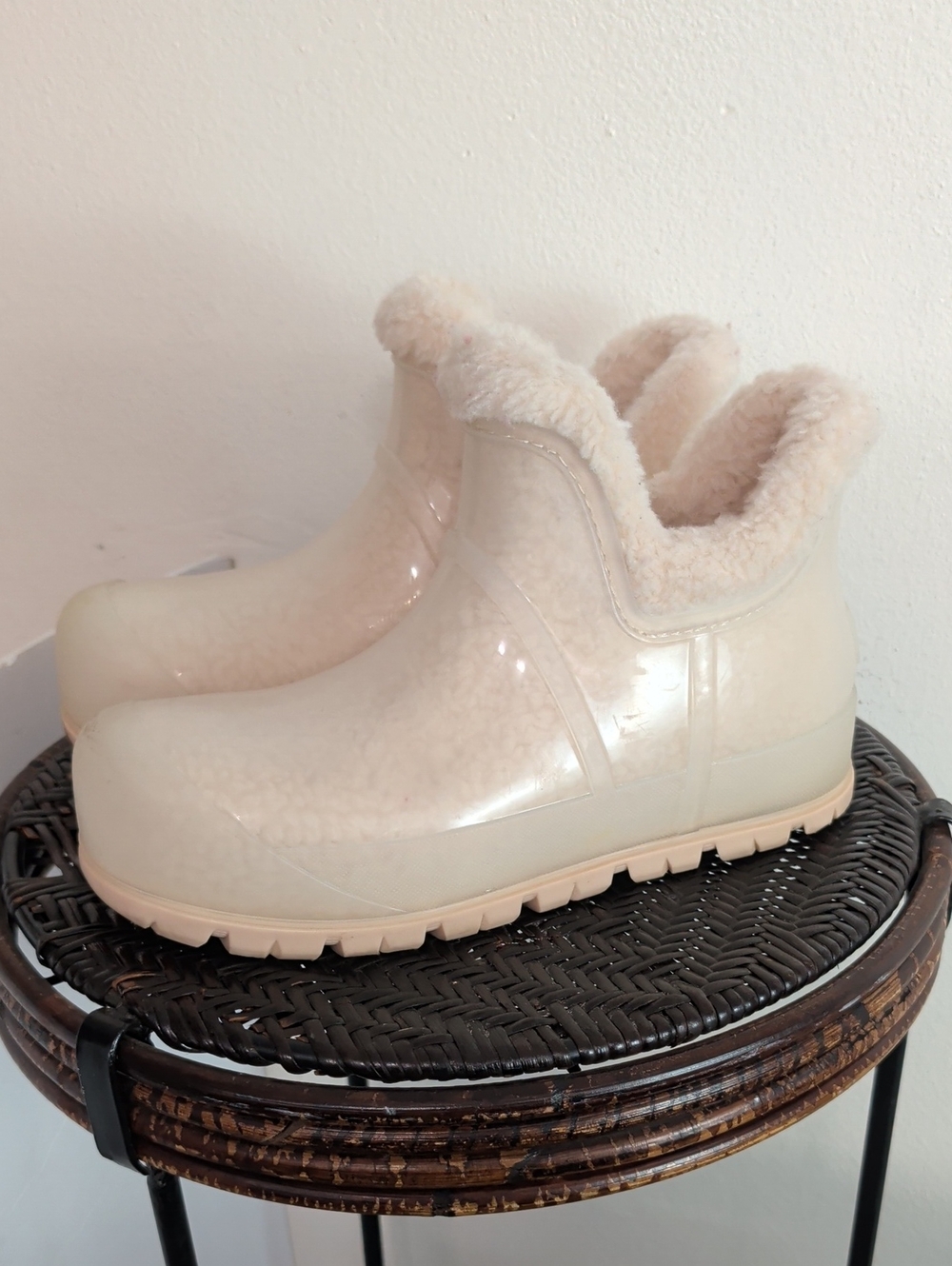 UGG RAINCLOUD CLEAR WATERPROOF RUBBER CREAM WOOL LINED RAIN BOOTS, US Size 9
